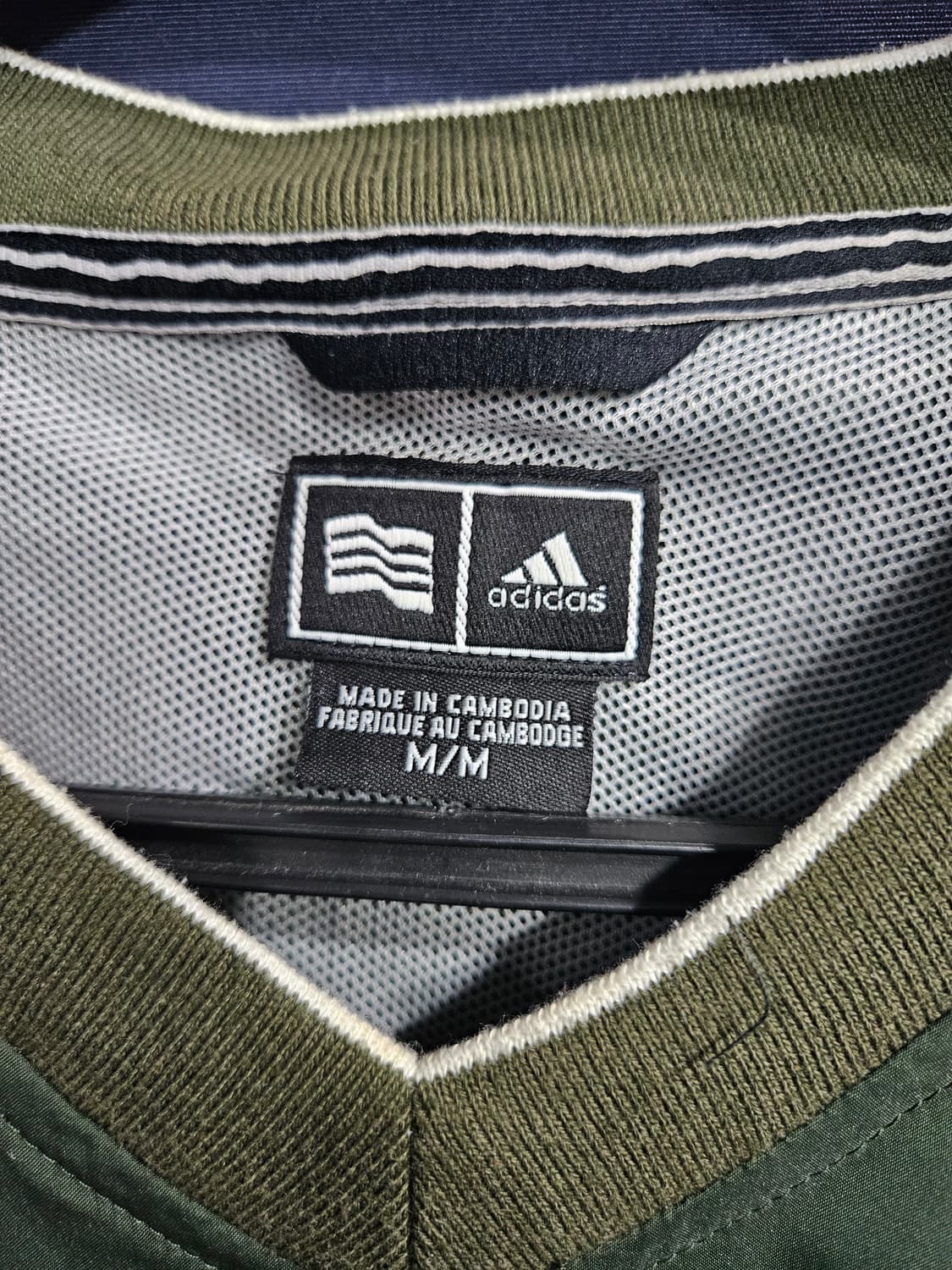 아디다스 올드스쿨 다크그린 남성 오버핏 95~100 브이넥 바람막이 웜업 상품이미지3