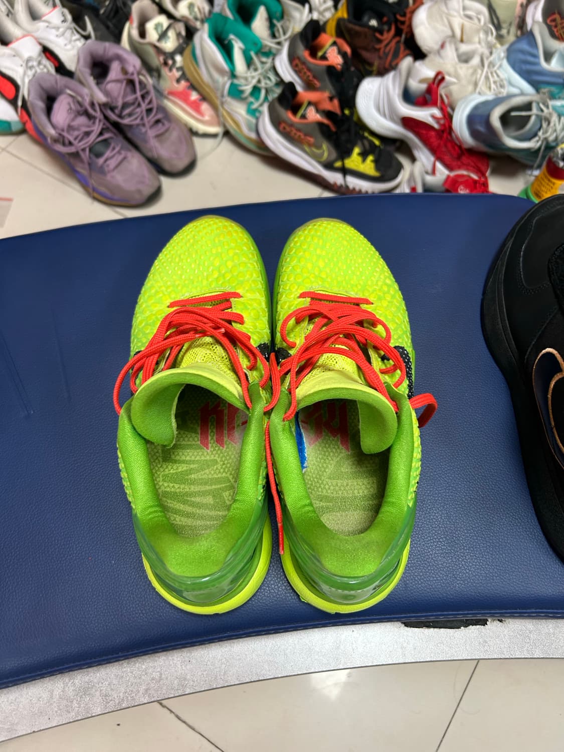 코비 6 그린치 상품이미지2