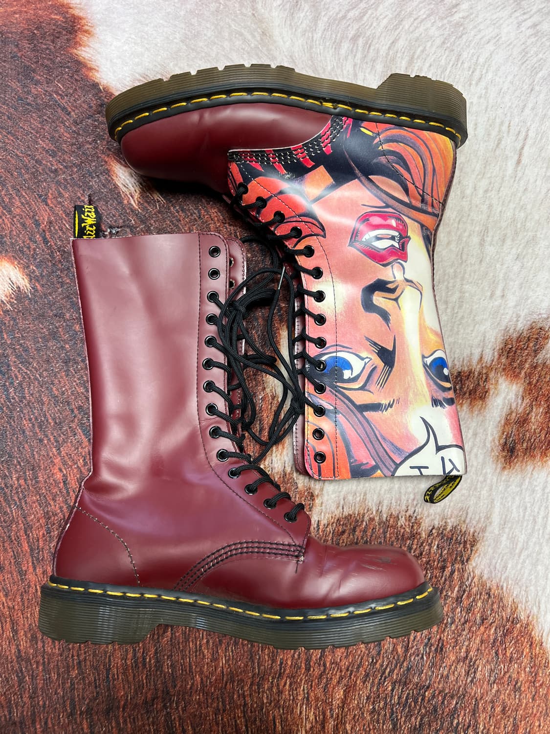 [UK7] 닥터마틴 MIE 14홀 체리레드 아트워크 부츠  상품이미지2