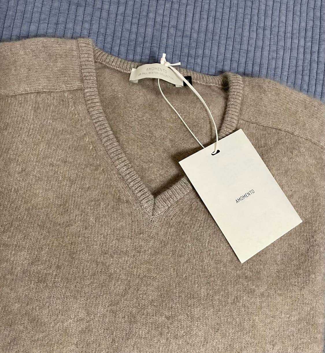 아모멘토 브이넥 니트 베이지 S 상품이미지2