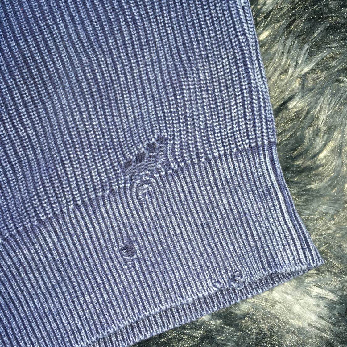 투티/0323 MAISON MINED 데미지 숏 니트 크롭 블루 워싱 상품이미지5