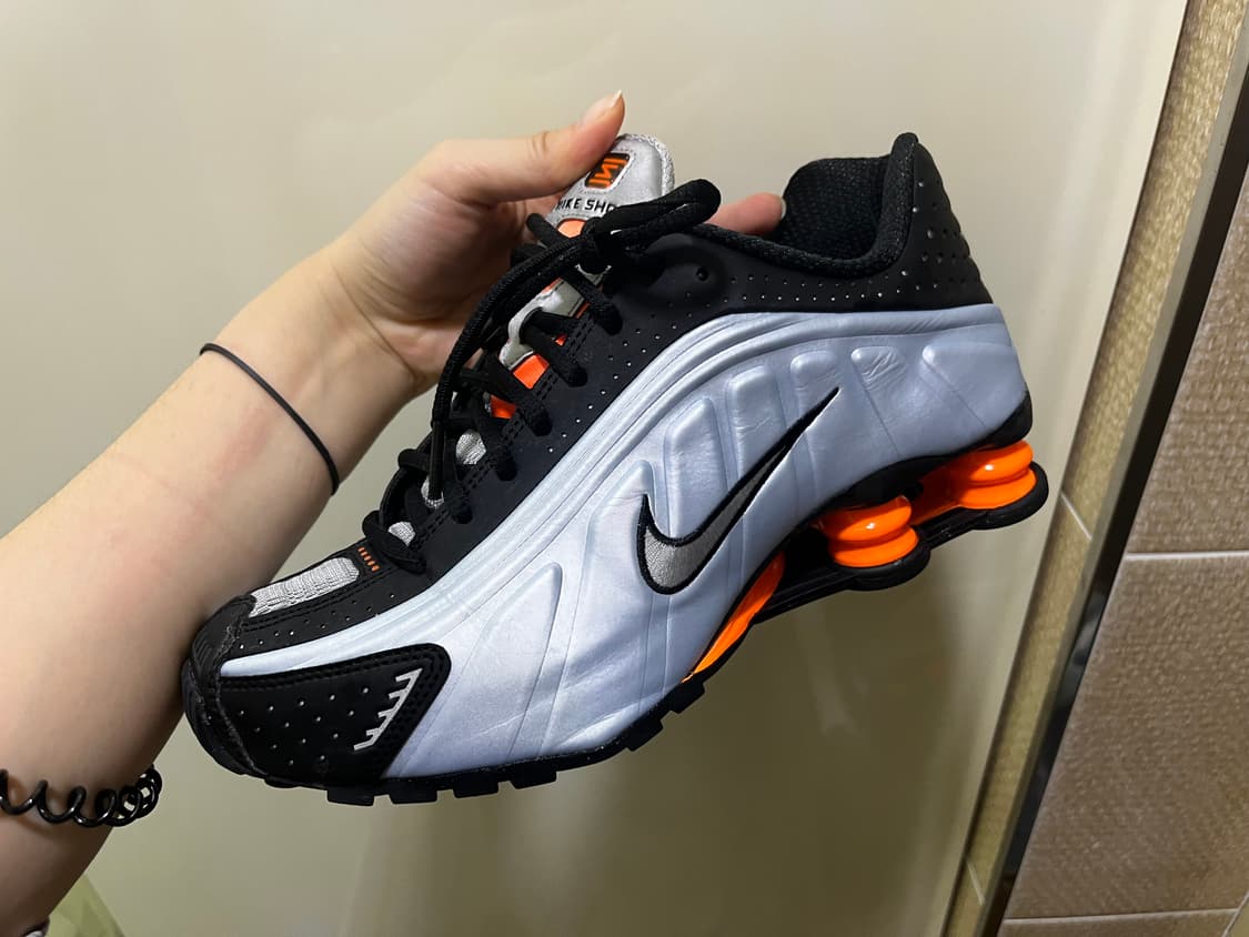 나이키 샥스 R4 블루 틴트 토탈 오렌지 240사이즈 상품이미지1