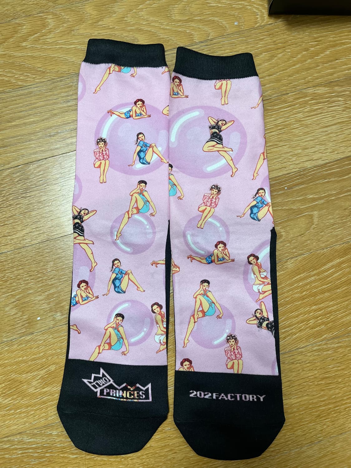 새상품 202FACTORY 삭스 핑크 핀업걸 비눗방울 양말 장목 상품이미지1