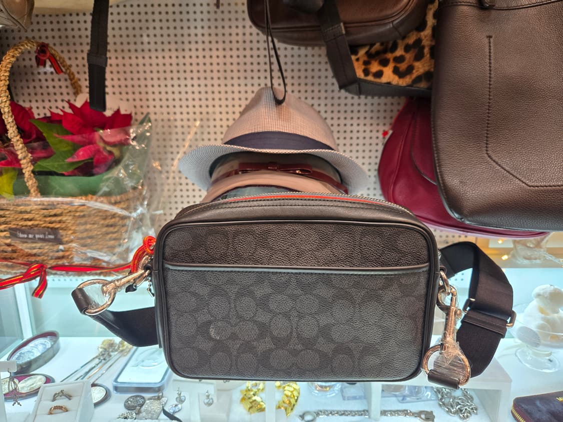 코치(Coach) 시그니처 캔버스 아카데미 크로스바디 백 상품이미지2