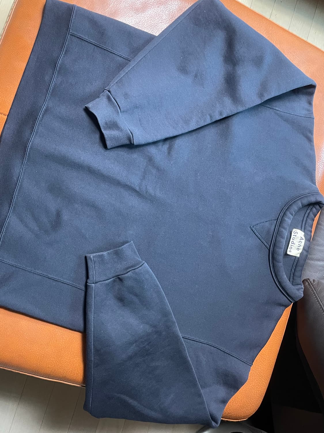 아크네 핀트 맨투맨s 상품이미지1