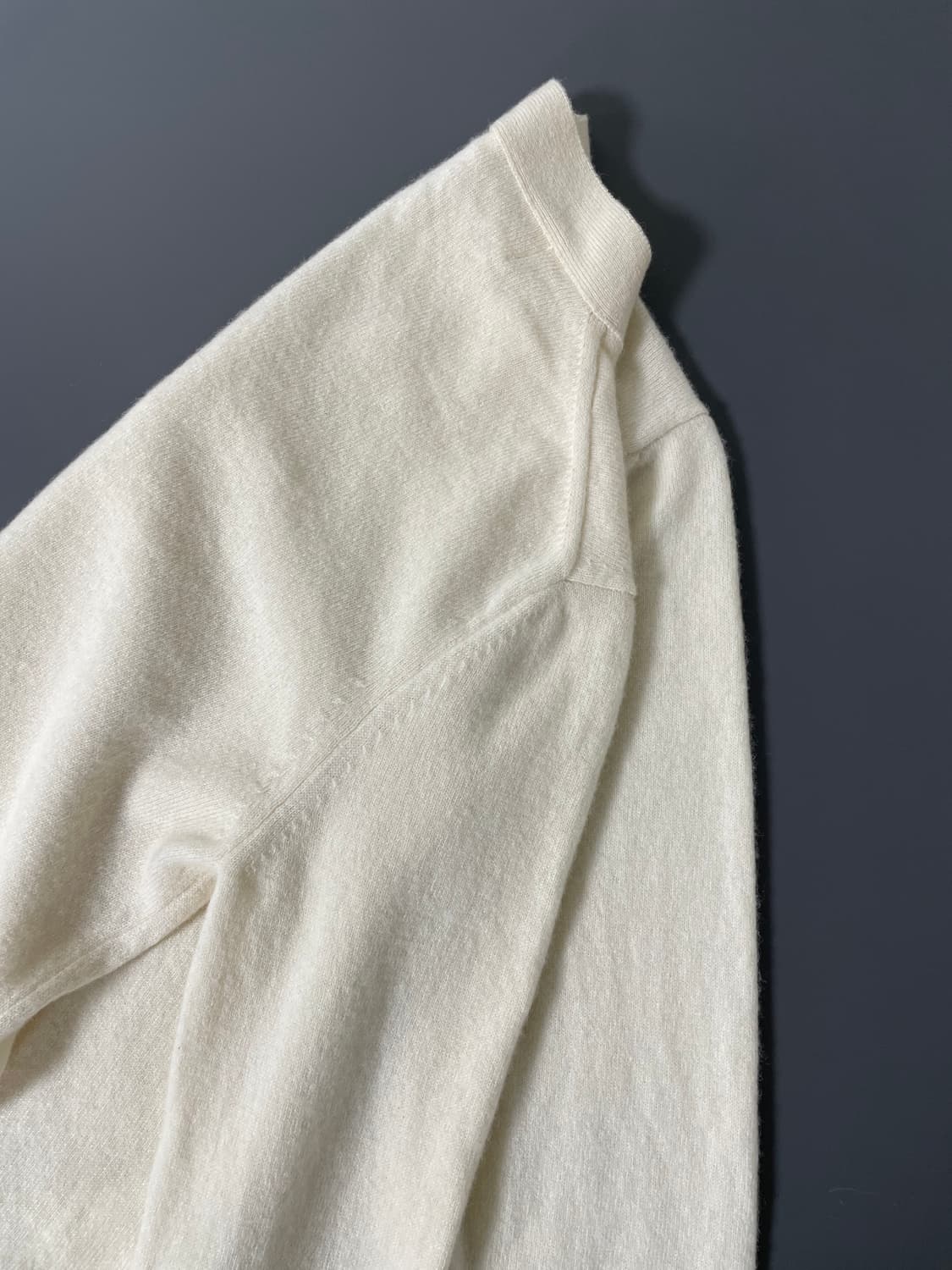 [S] 꼼데가르송 화이트와펜 울 가디건 상품이미지8