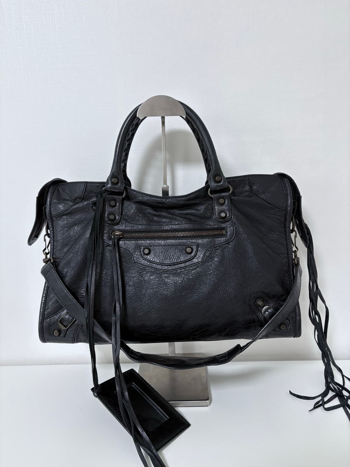 발렌시아가 시티 모터백 블랙 미디움 상품이미지1