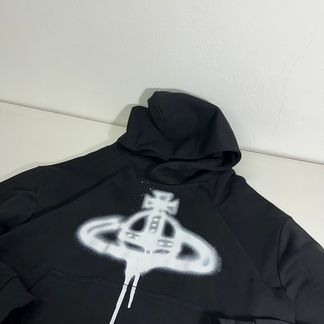 L 비비안웨스트우드 블랙 스프레이 후드티 상품이미지1