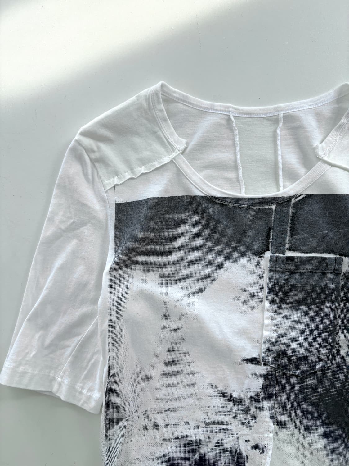 끌로에 절개 디테일 티셔츠 상품이미지3