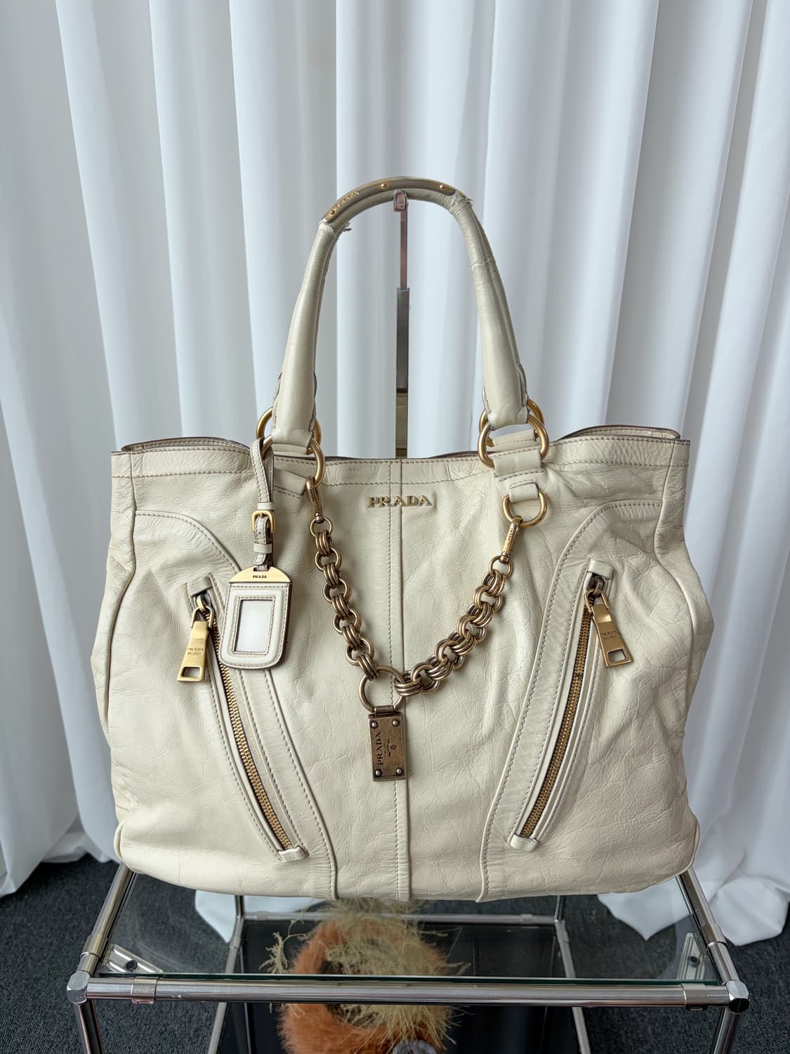 프라다 비텔로 샤인 체인 토트백 상품이미지3