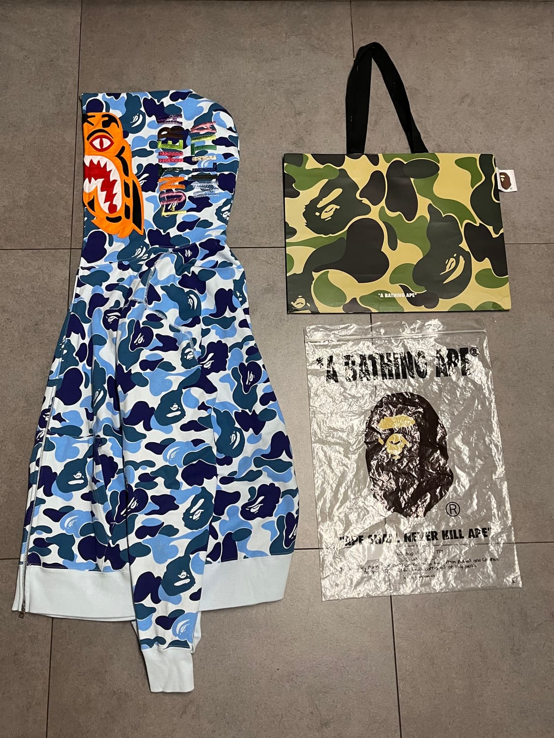 새상품급) 베이프 abc카모 청계 타이거 샤크 후드집업  상품이미지2