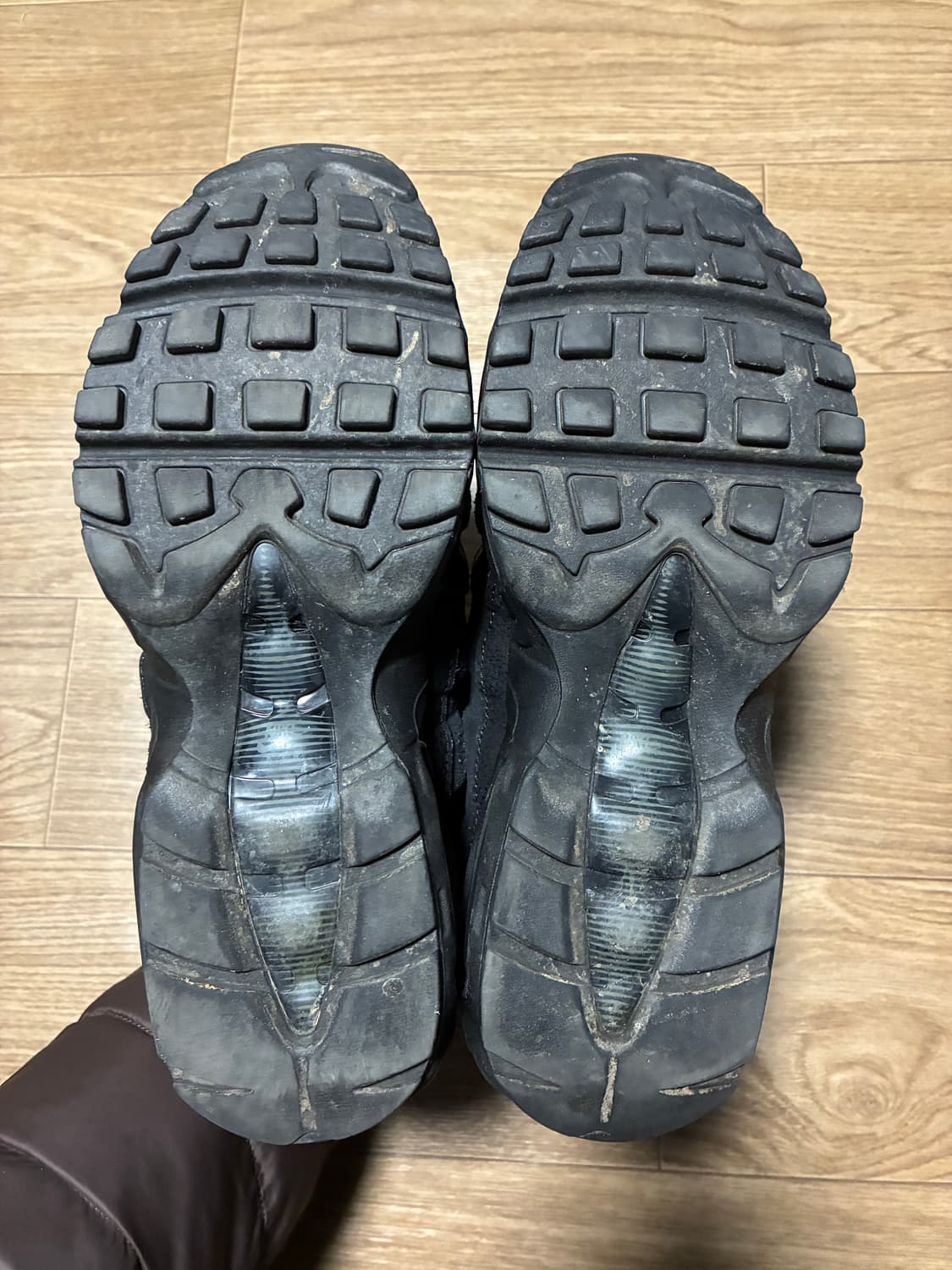 250) 나이키 에어맥스 95 에센셜 트리플블랙 상품이미지4