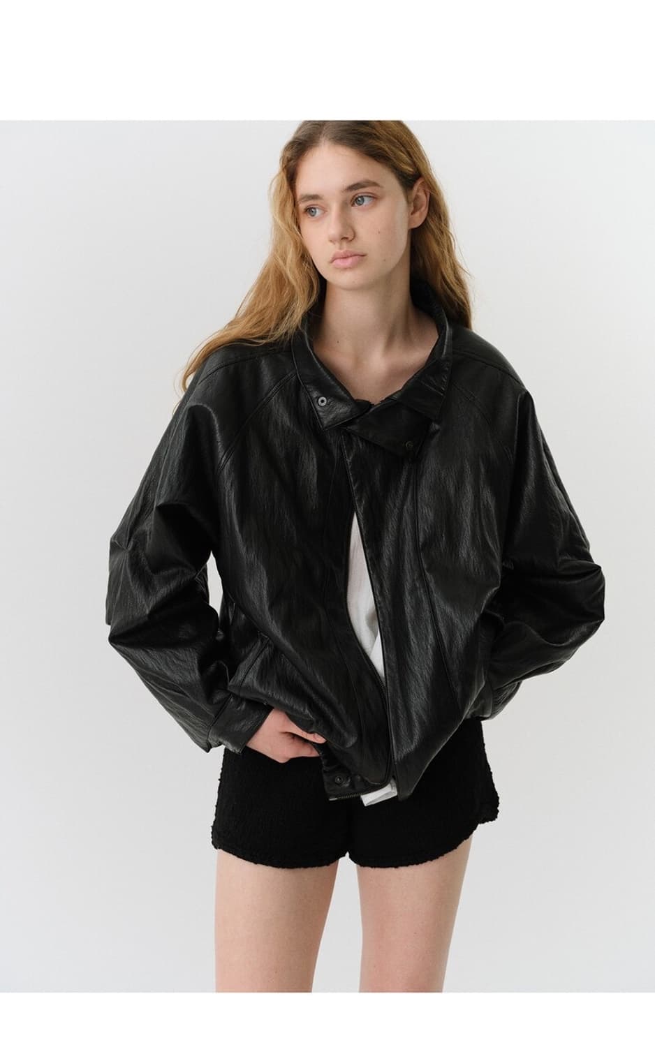 Letter Evon leather jumper 레터 하이넥 레더 자켓 상품이미지5