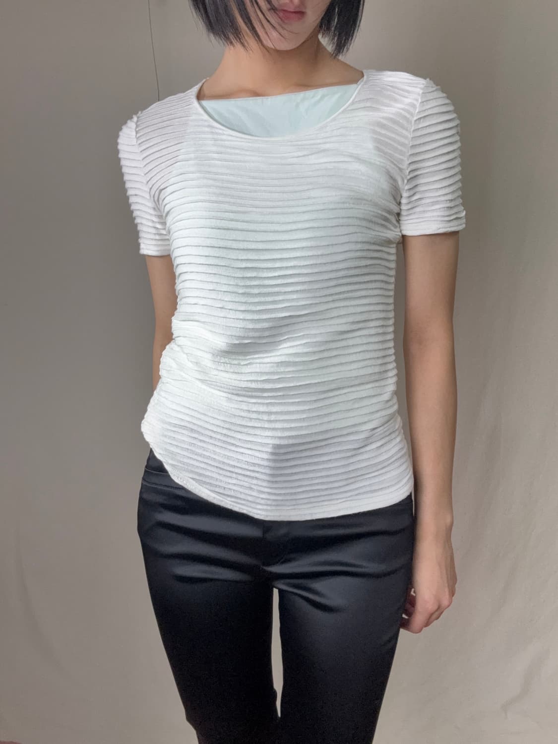 Armani Collezioni 화이트 플리츠 니트 탑 상품이미지2