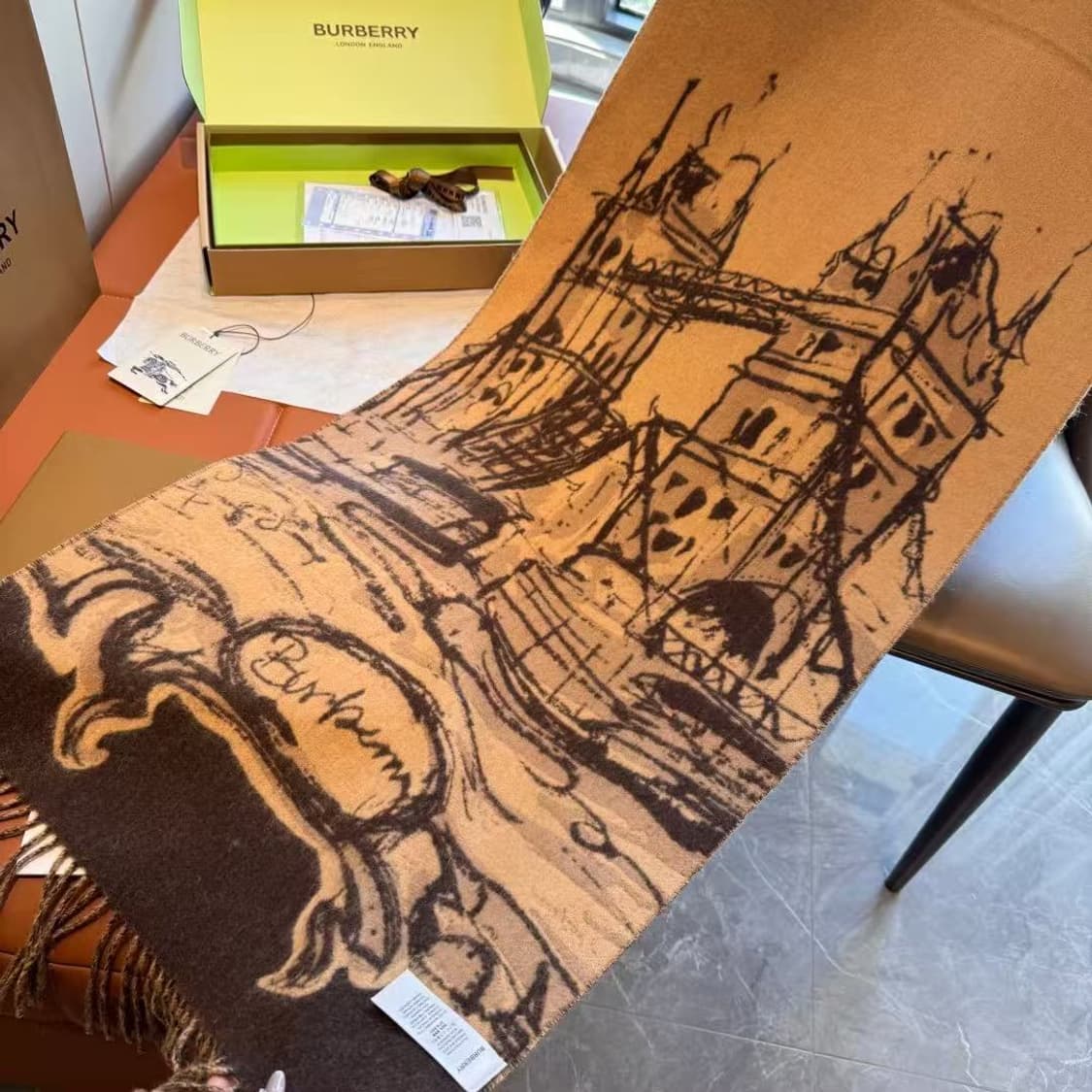 버버리숙녀 리버서블 스카프 100% 램스울
 상품이미지2