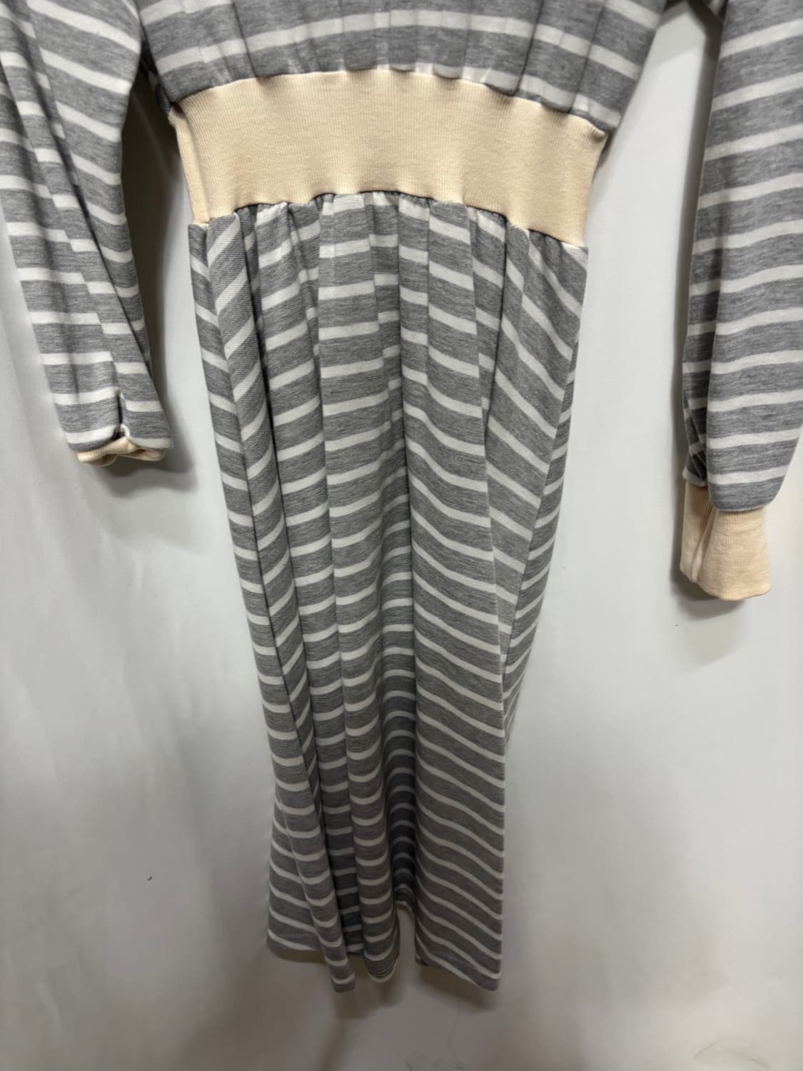 그레이 스트라이프 허리 밴딩 브이넥 롱 원피스 상품이미지3