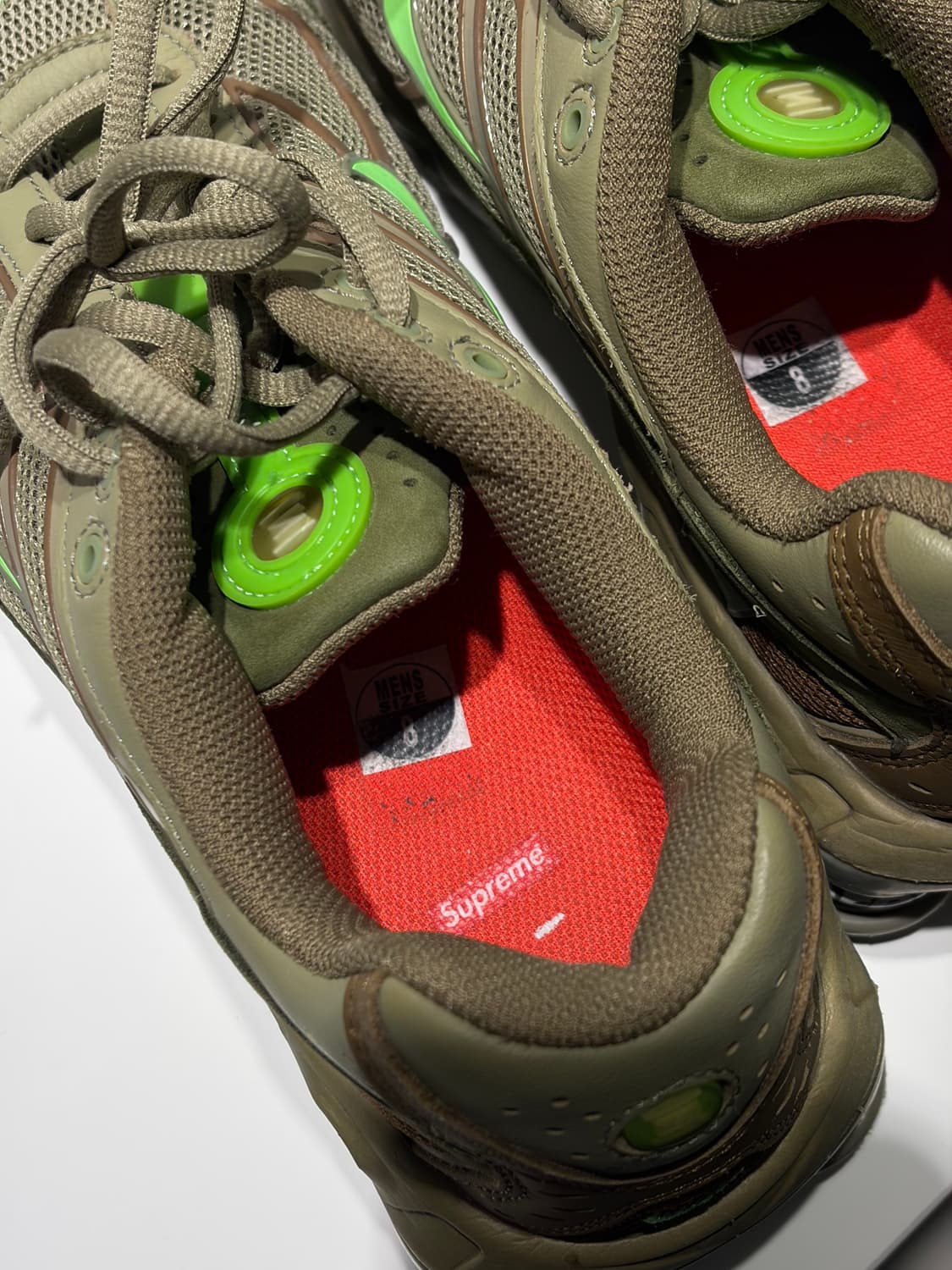 슈프림 나이키 샥스 올리브 260 팝니다 상품이미지5