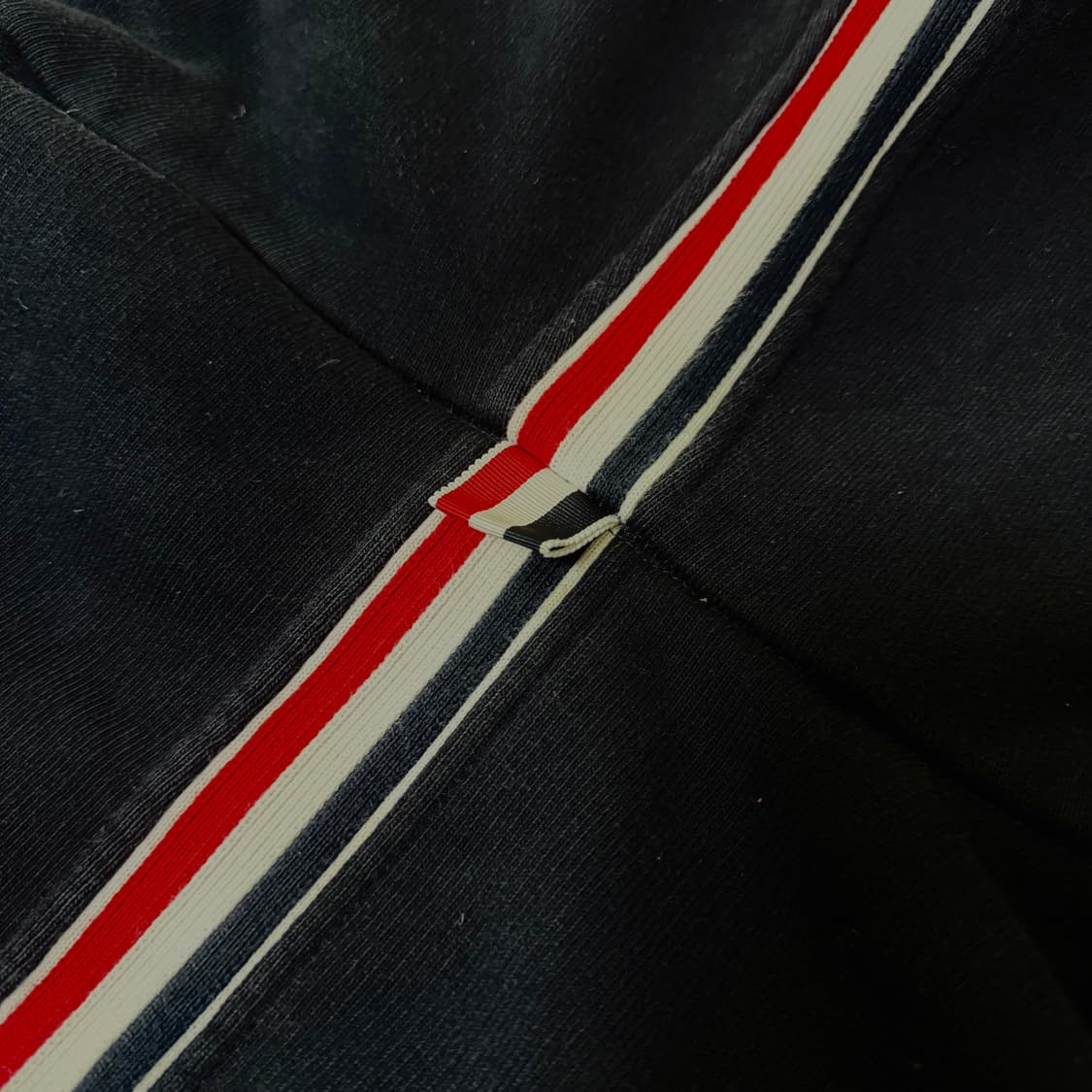 [정품/S급] 톰브라운 센터 백 스트라이프 후드 집업 네이비 상품이미지3