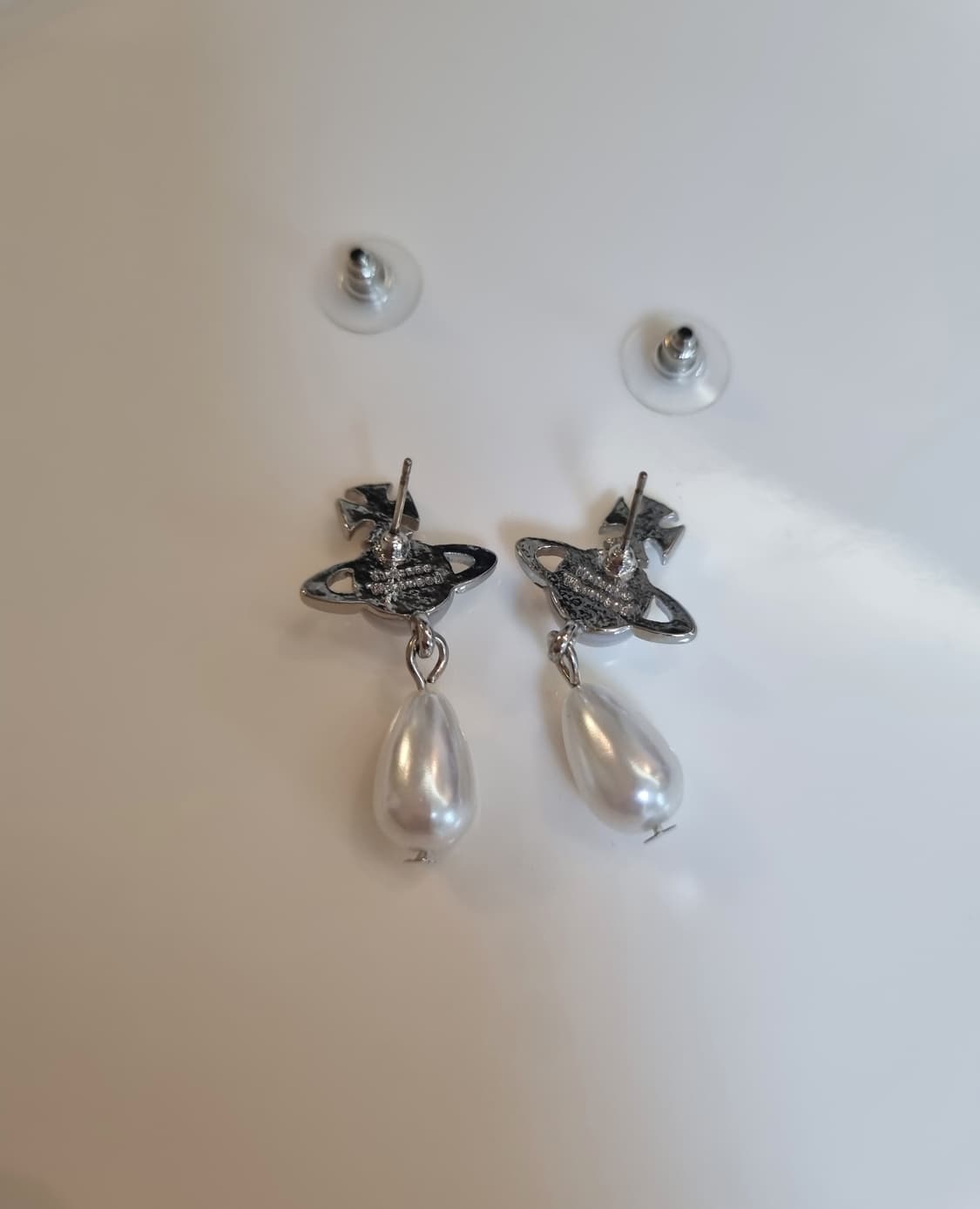 비비안웨스트우드 업사이클링 스왈진주 드롭 귀걸이 상품이미지4