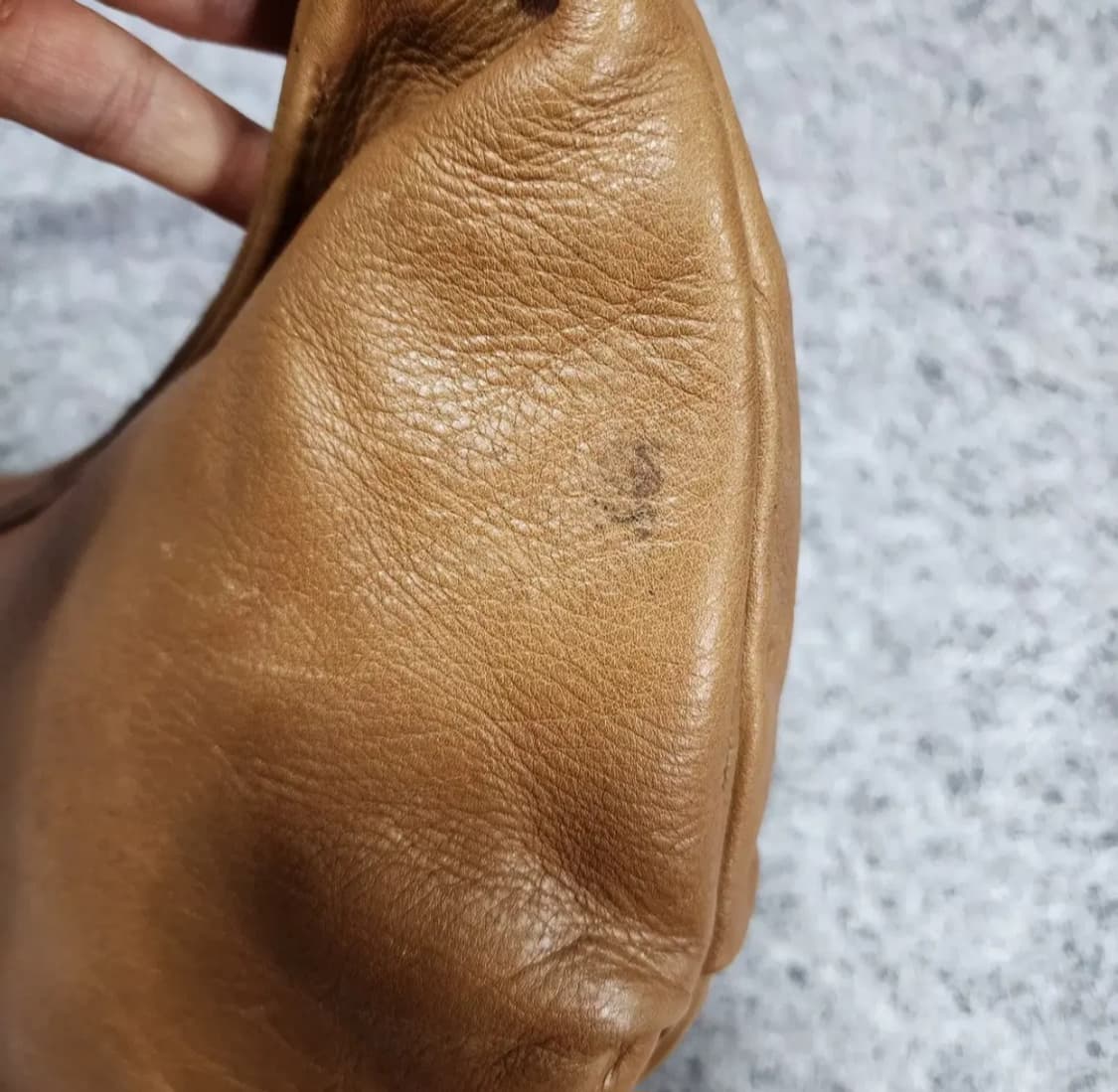 페라가모 레더 숄더백 상품이미지6