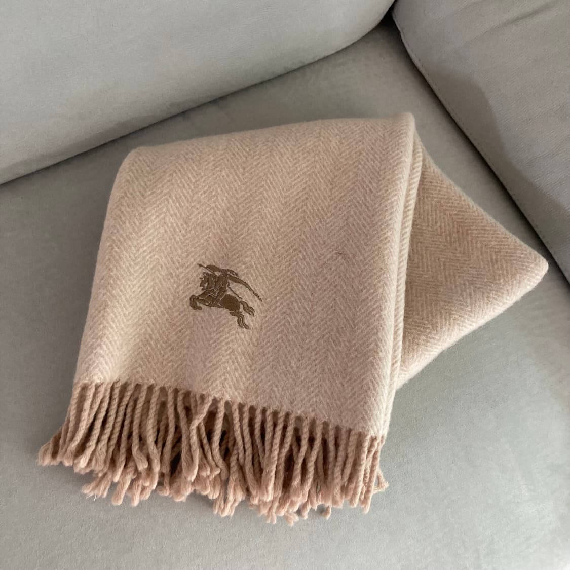 정품) 버버리 울100 숄 겸 무릎담요 베이지 상품이미지5