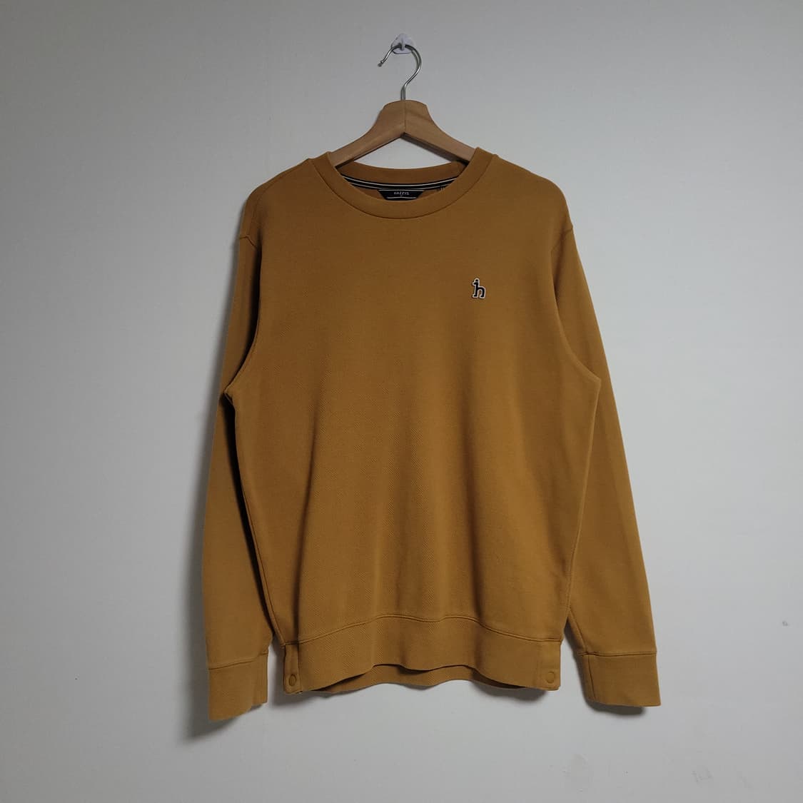 (M) HAZZYS 헤지스 머스타드 맨투맨 티셔츠 브라운 상품이미지1