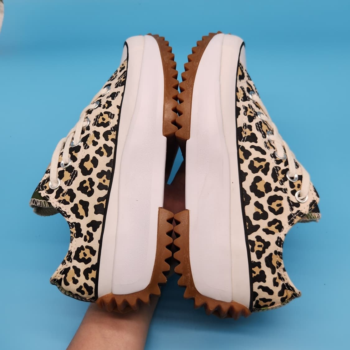 oo 컨버스 런스타 하이크 호피 여성스니커즈 235 상품이미지5