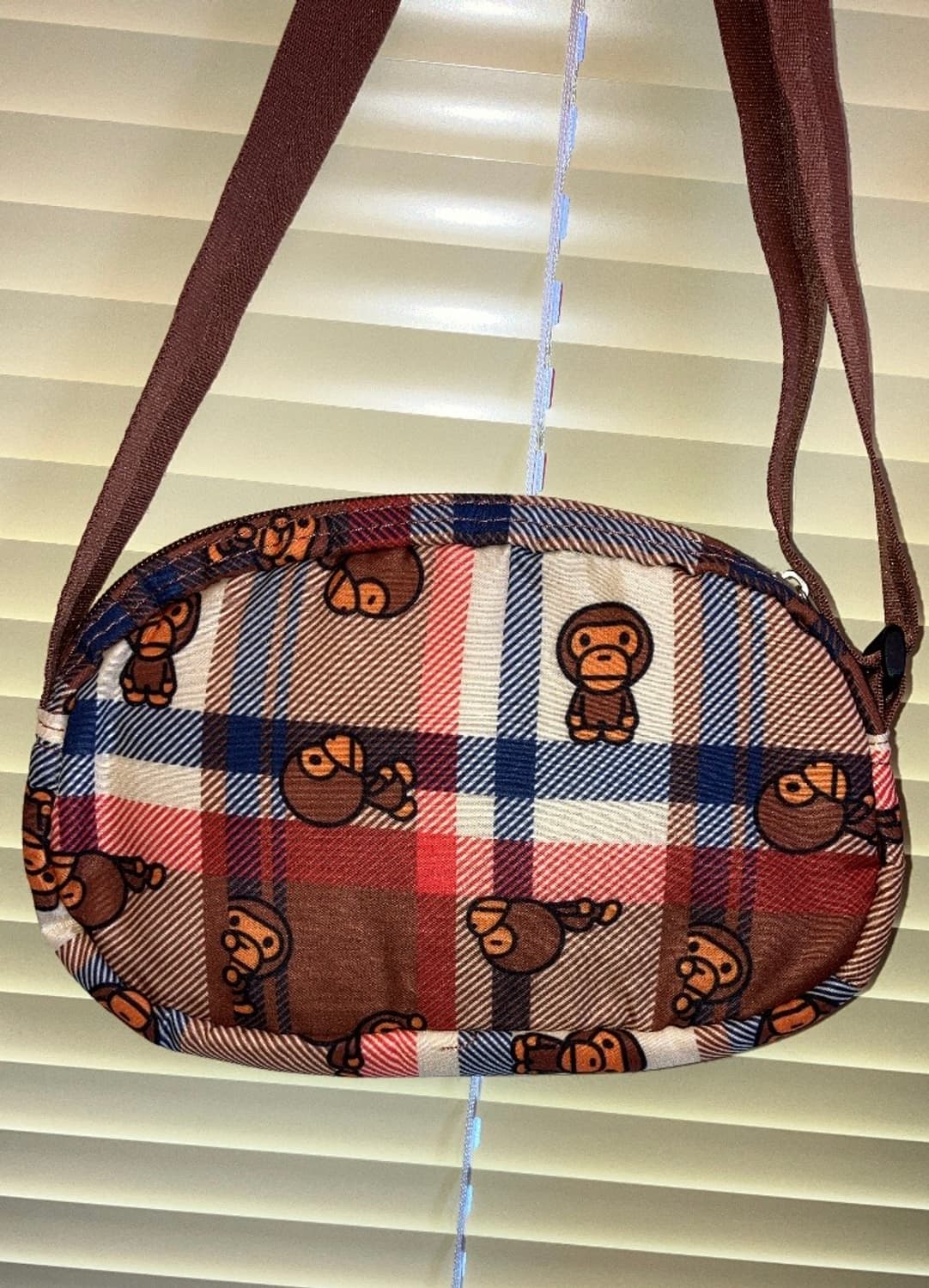 베이프 마일로 브라운 체크 크로스백 상품이미지3