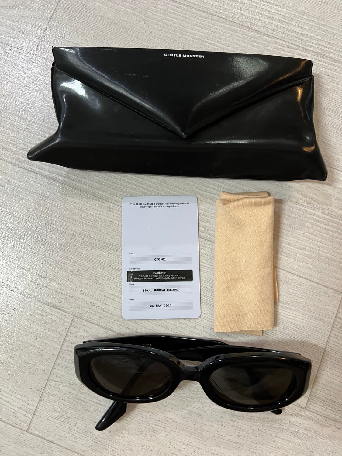 젠틀몬스터 OTO 01 블랙 선글라스 판매 상품이미지1