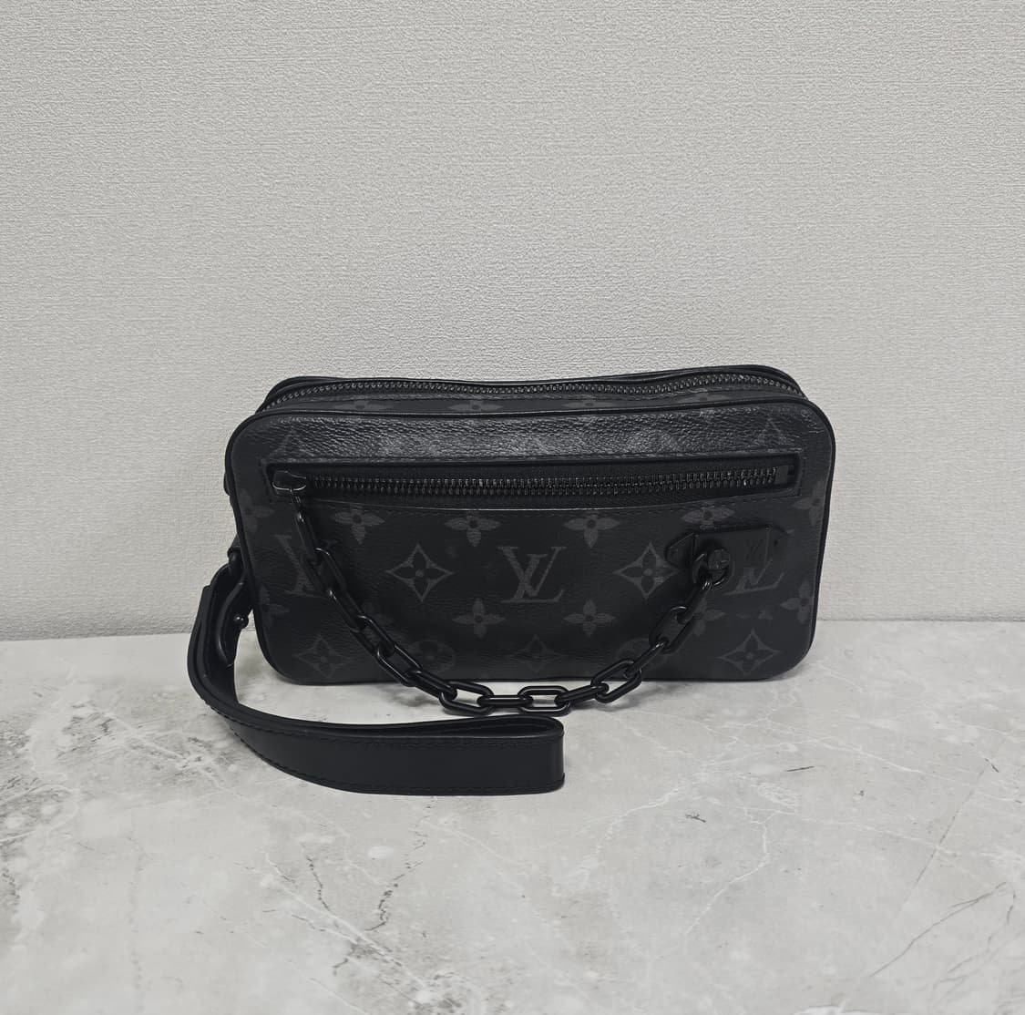 루이비통 포쉐트 볼가 모노그램 이클립스 클러치백 판매 상품이미지1