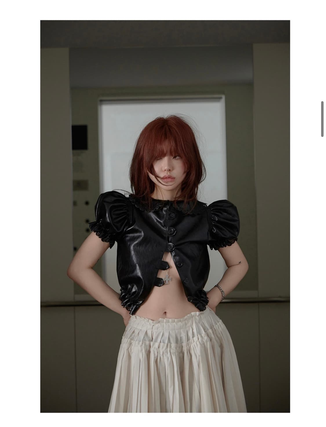 프레클 rose cropped blouse in leather 상품이미지3