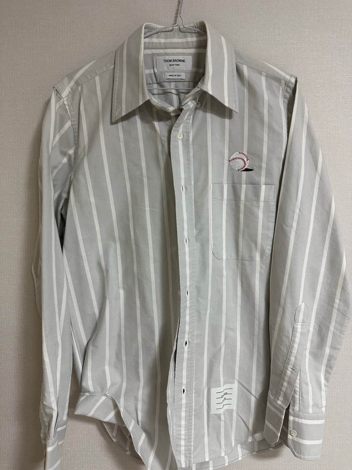 [정품] 톰브라운 베이스볼 자수 스트라이프 옥스퍼드 셔츠 (1사이즈) 상품이미지1