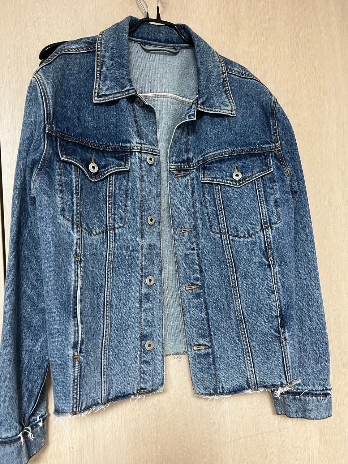 쿠어 쉐도우 워시드 컷오프 데님 트러커 상품이미지2