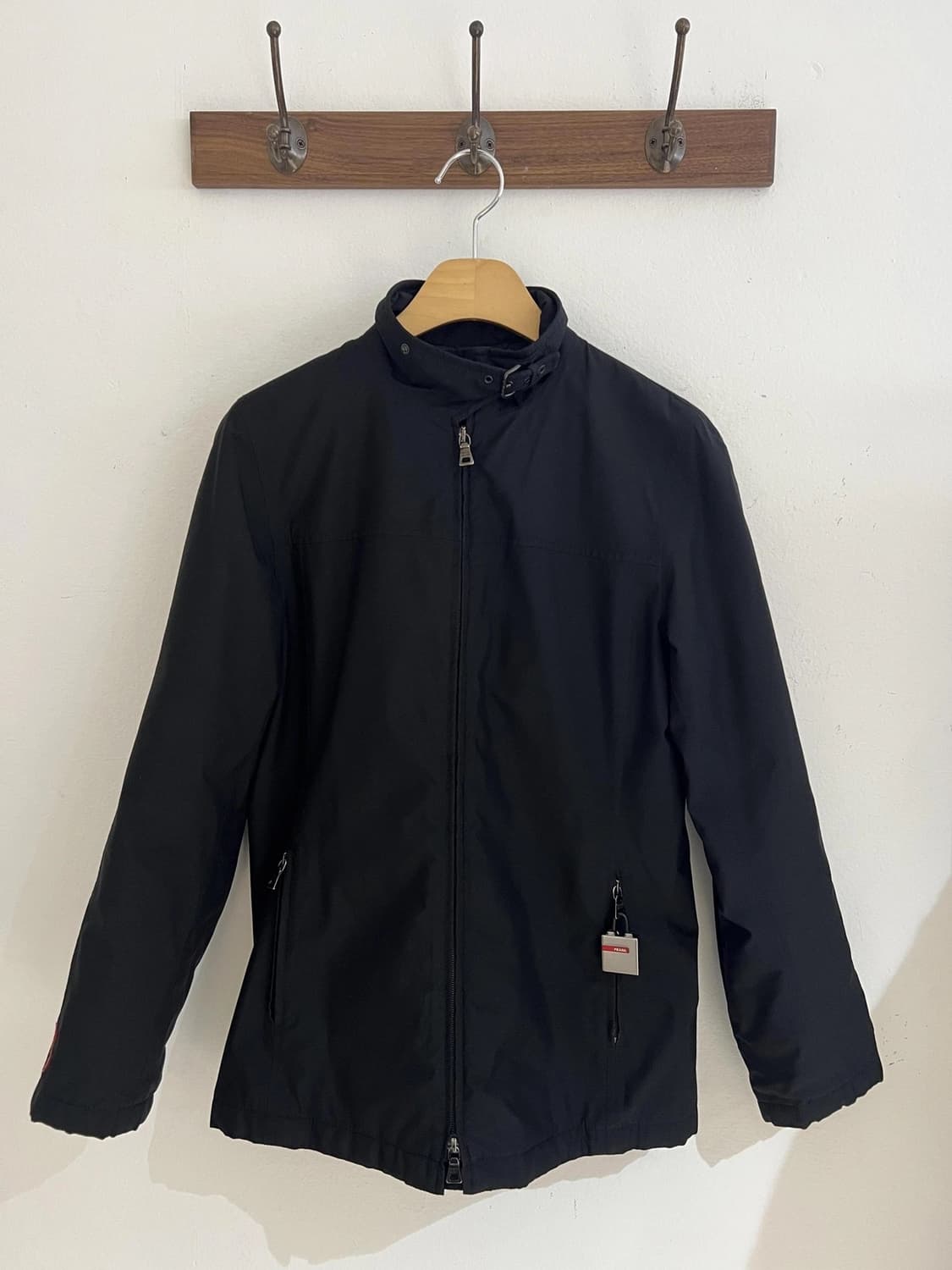 프라다 바람막이 상품이미지1