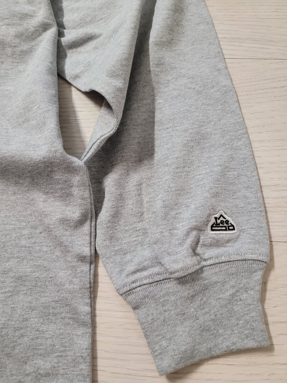 새상품) lee 리 스몰 트위치 로고 긴 팔 티셔츠 그레이 M 상품이미지4