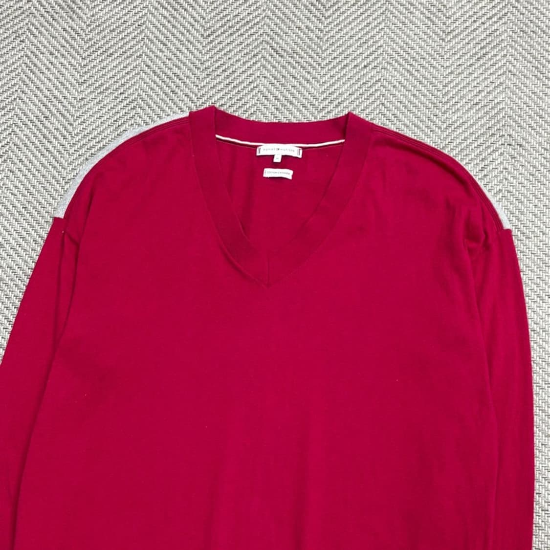 타미힐피거 코튼캐시미어 브이넥 니트 v1638 상품이미지3