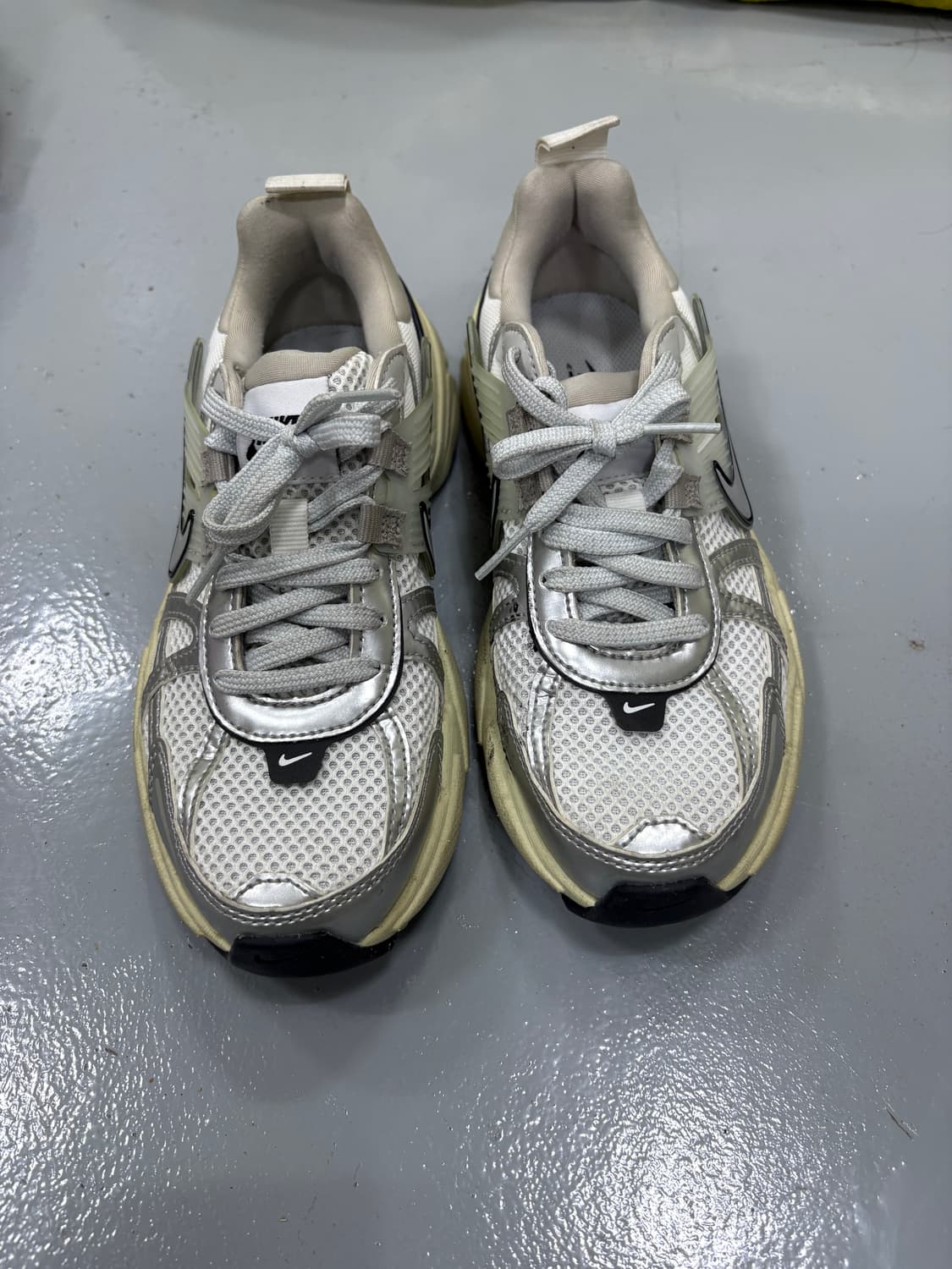 220 나이키 V2K 런 실버 운동화 0304J 상품이미지1