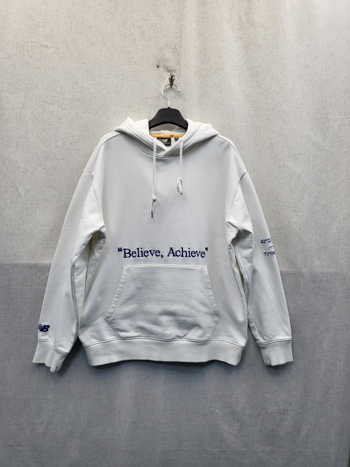 뉴발란스 Believe Achieve 후드티 화이트 상품이미지1