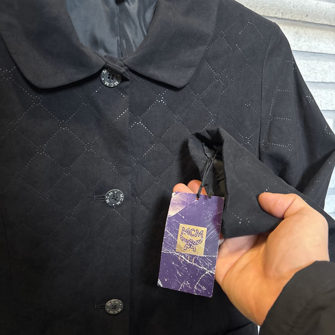 MCM 엠씨엠 클래식 패턴 카라자켓 음각퀼팅 데드스탁 디테일 블랙 상품이미지6