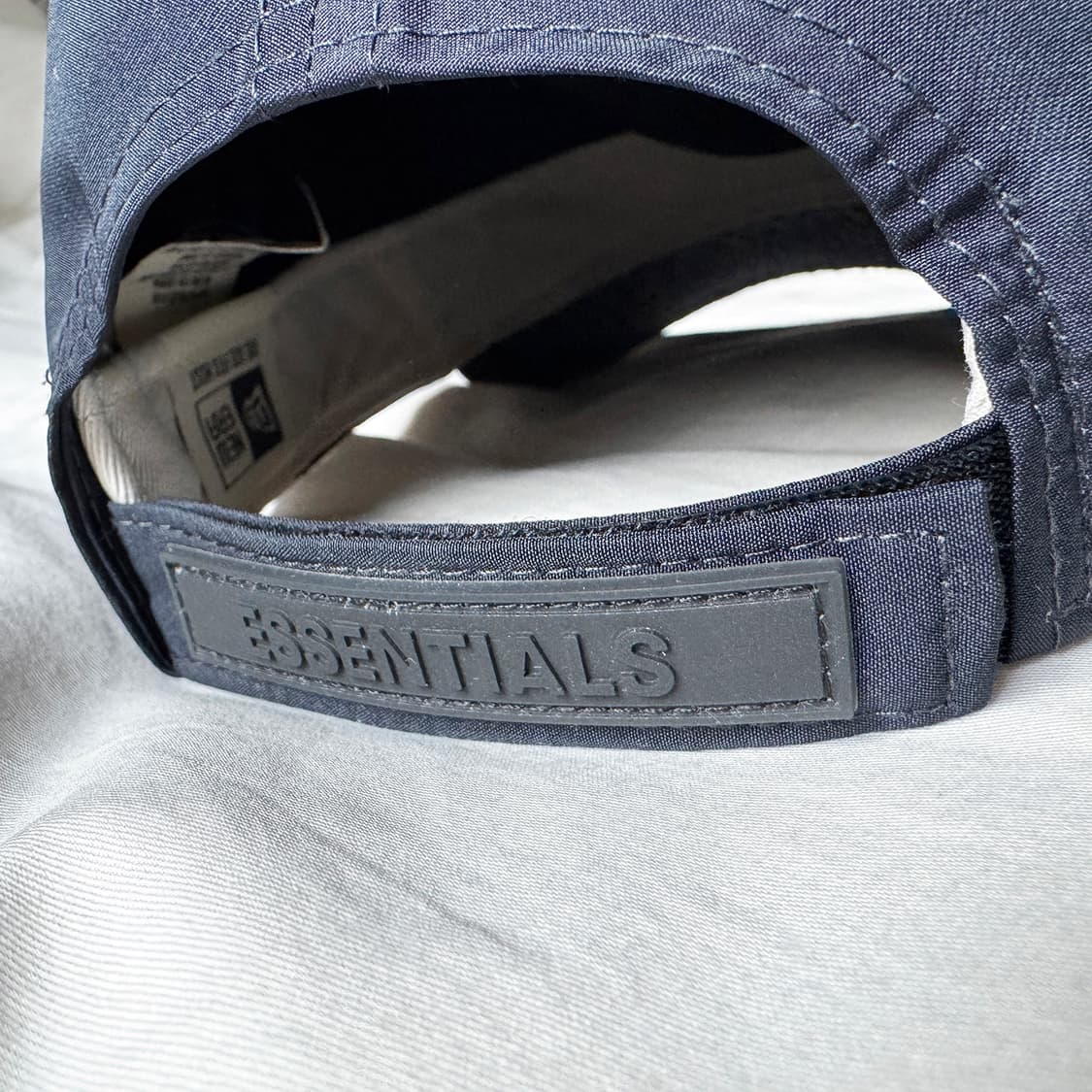 [OS] 에센셜 x 뉴에라 레트로 크라운 스트랩백 캡 - 네이비  상품이미지7