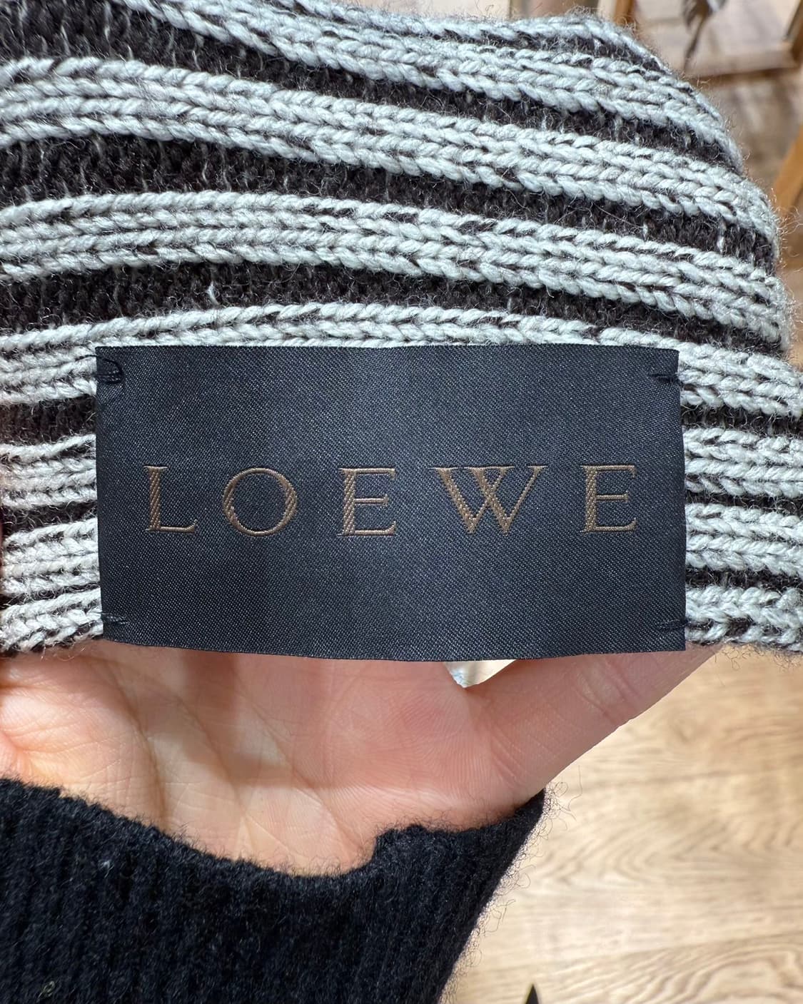 로에베 핑크 애너그램 머플러  상품이미지4