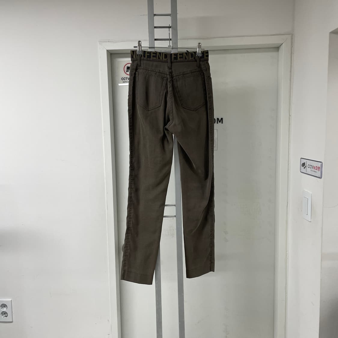 펜디 주카 로고 팬츠 42(W) 상품이미지5