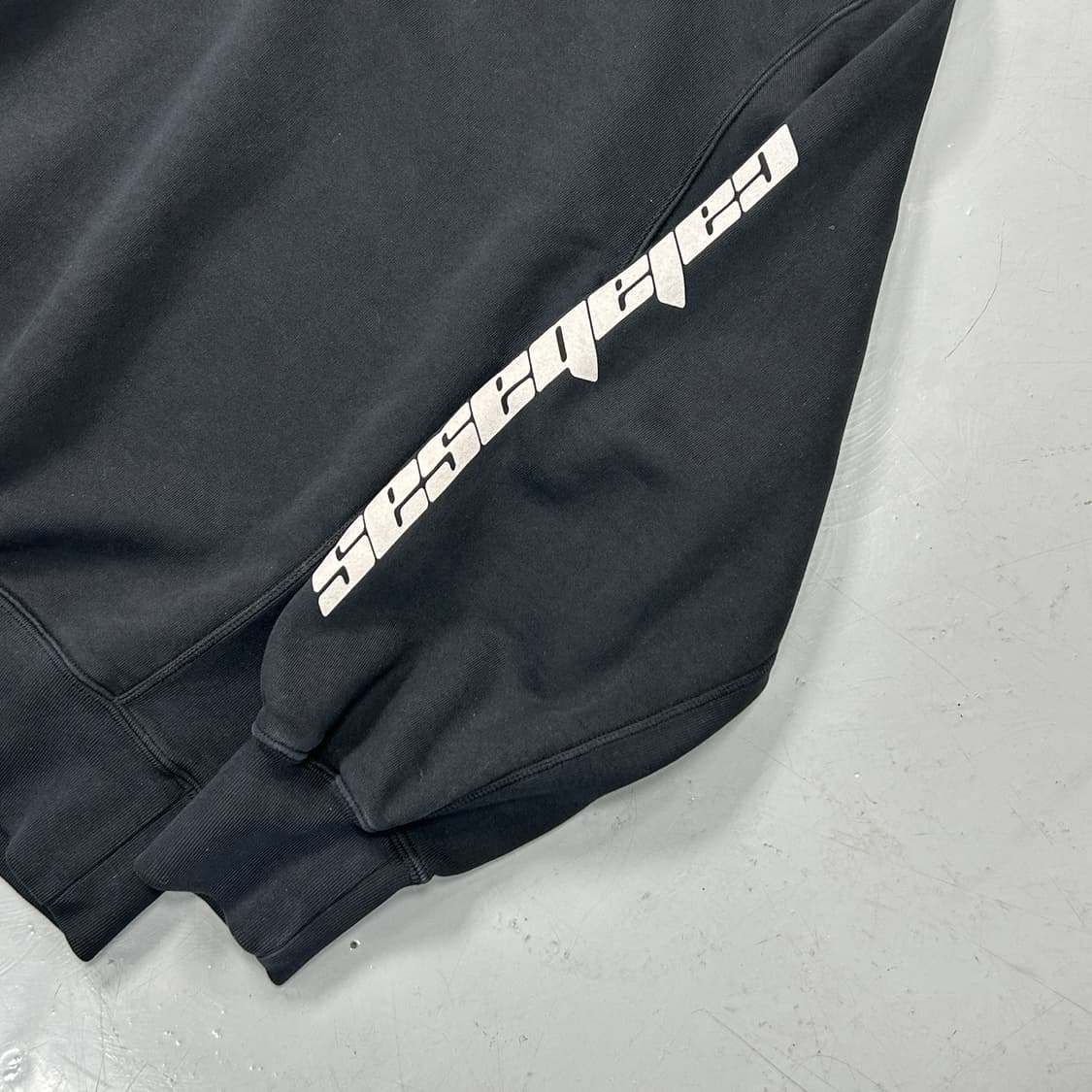 이지 시즌4 칼라바사스 스웻셔츠 상품이미지3