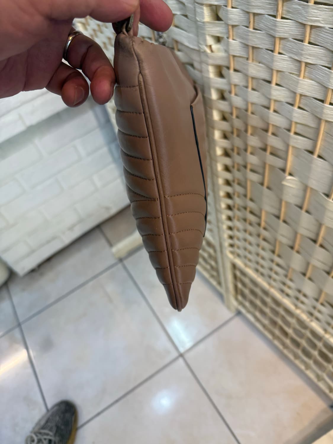 정품 프라다 다이어그램 퀄팅 클러치 크로스백 팝니다 상품이미지3