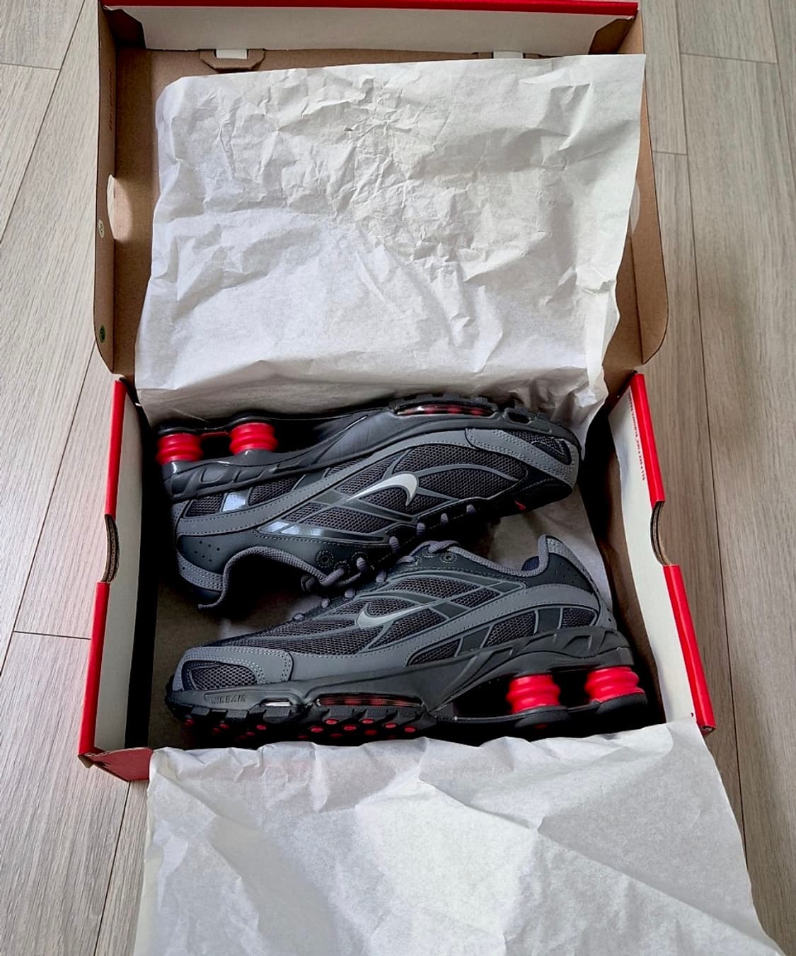 (255/US7.5)(새상품)나이키 샥스 라이드 2 레드 스모크 그레이 상품이미지3