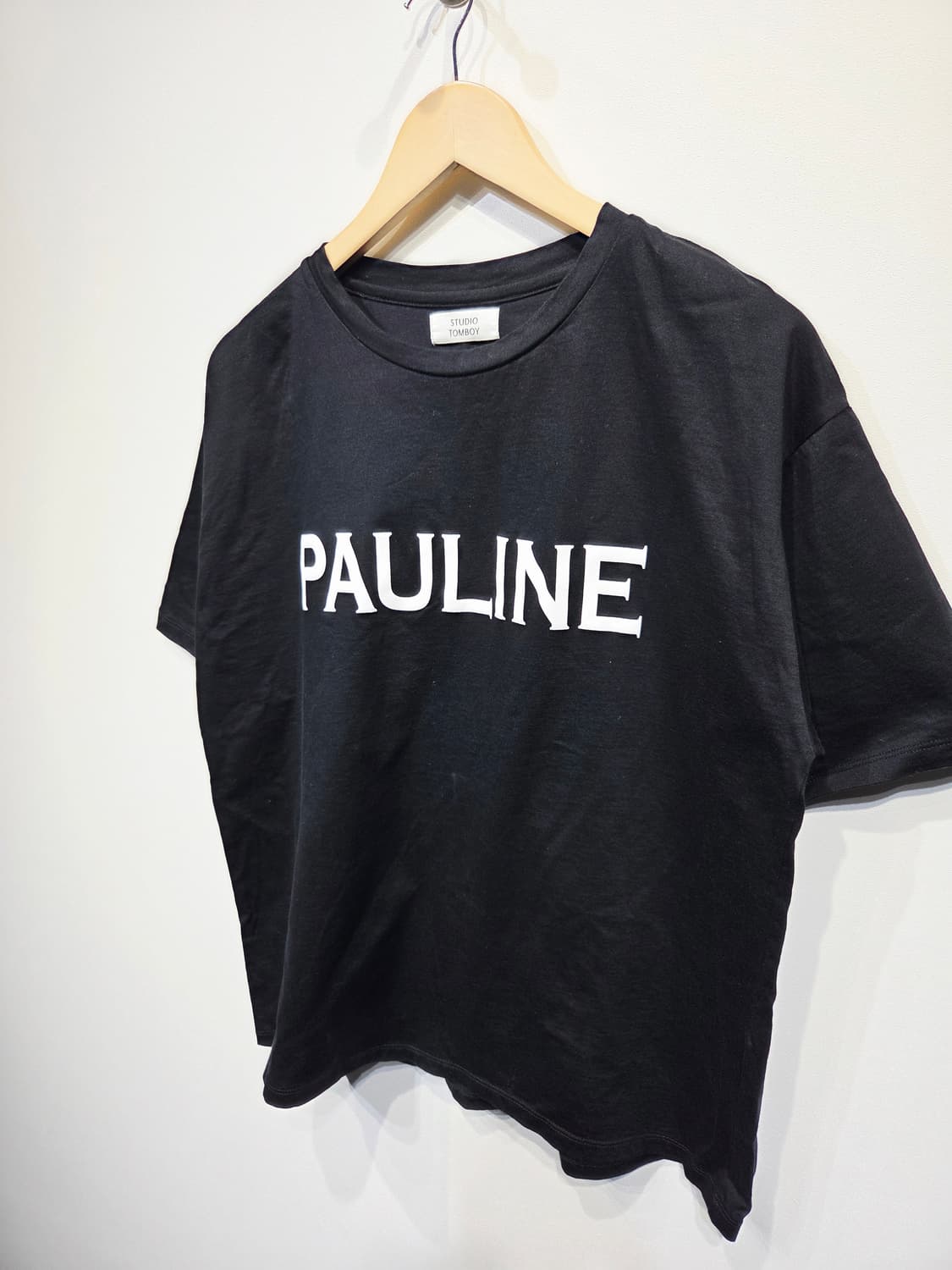 스튜디오 톰보이 Pauline 블랙 반팔 티셔츠_FREE 상품이미지3