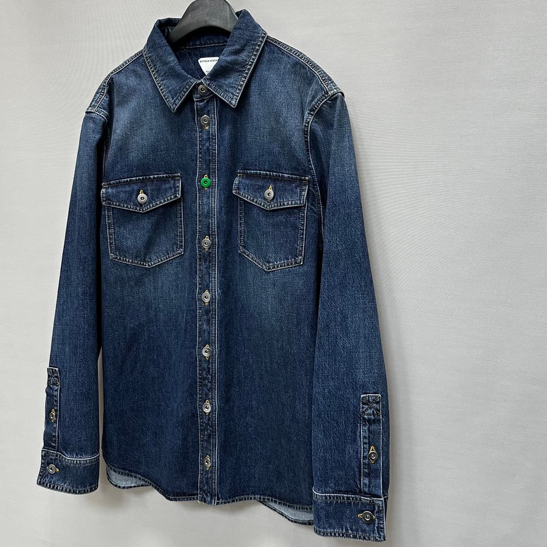 보테가베네타 체스트 포켓 워싱 데님 셔츠 ( 105 ) 상품이미지3