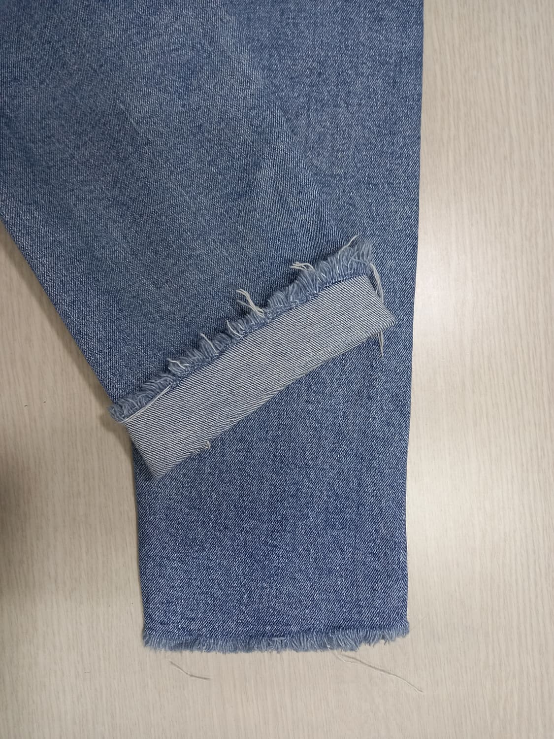 26 4SEASON Kor 데미지워싱 스판 슬림일자진 연청 26-614 상품이미지5