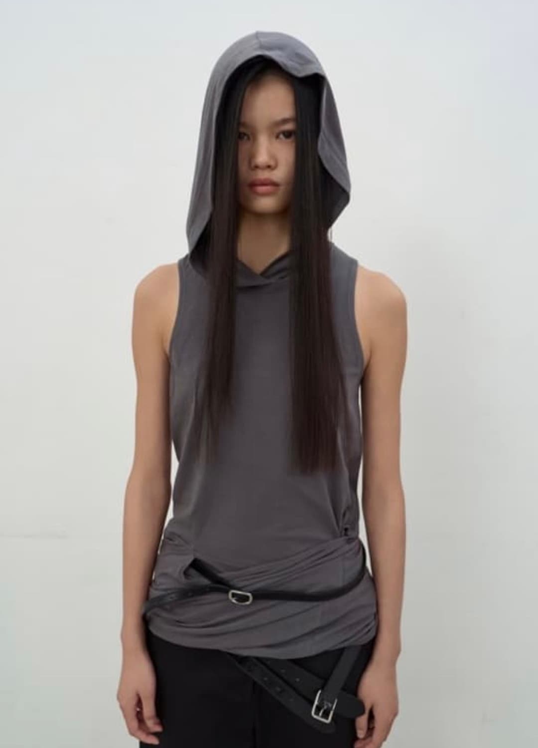 LCDC 엘씨디씨 후드 슬리브리스 차콜  상품이미지1