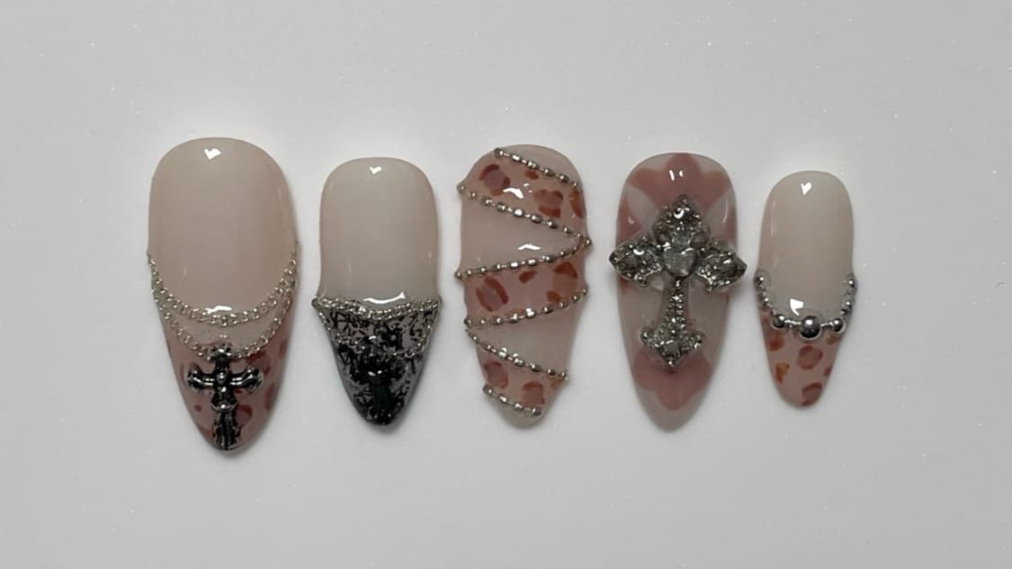 Leopard Glam with Chains 상품이미지1